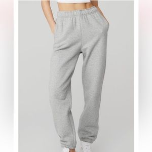 Alo Accolade Sweatpants. Size S. Color: Athletic Heather Grey.